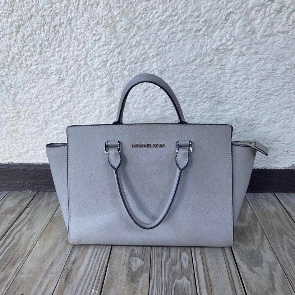 Michael Kors Selma Light Gray Bag